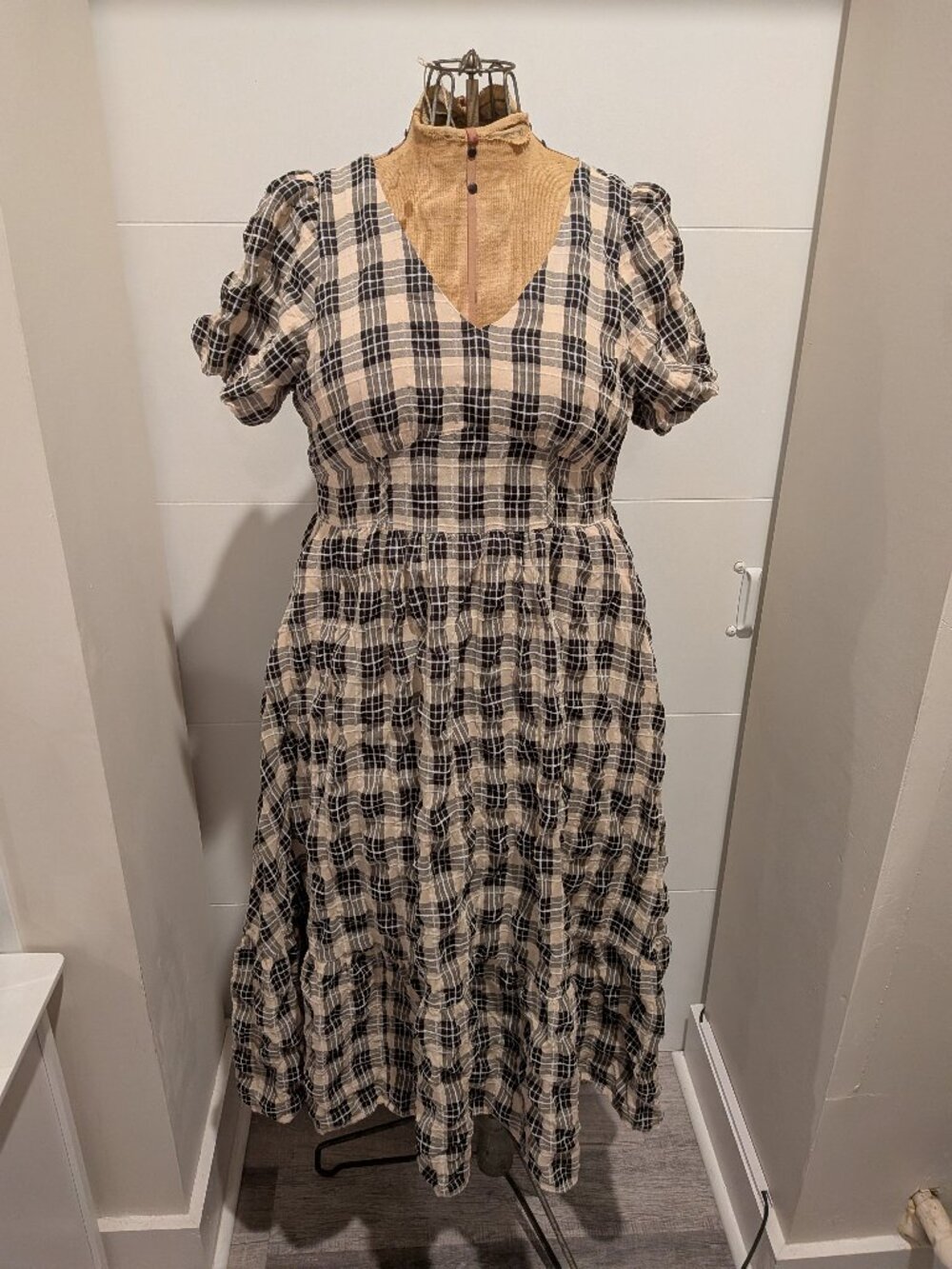 Simple Retro tan/black plaid midi dress